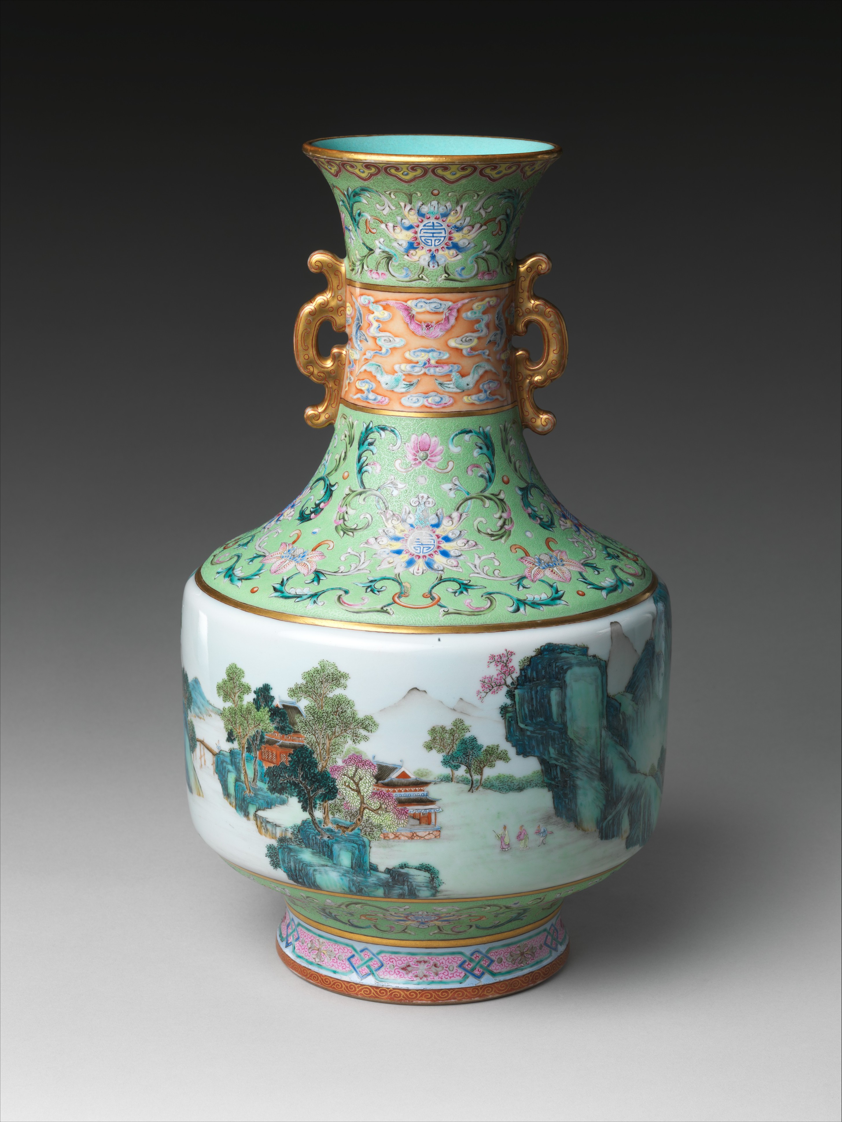 Vase_with_landscape_decoration_China_Qing_dynasty__1644–1911_Qianlong_mark_and_period_1736–95_Photo_©_The_Metropolita.jpg